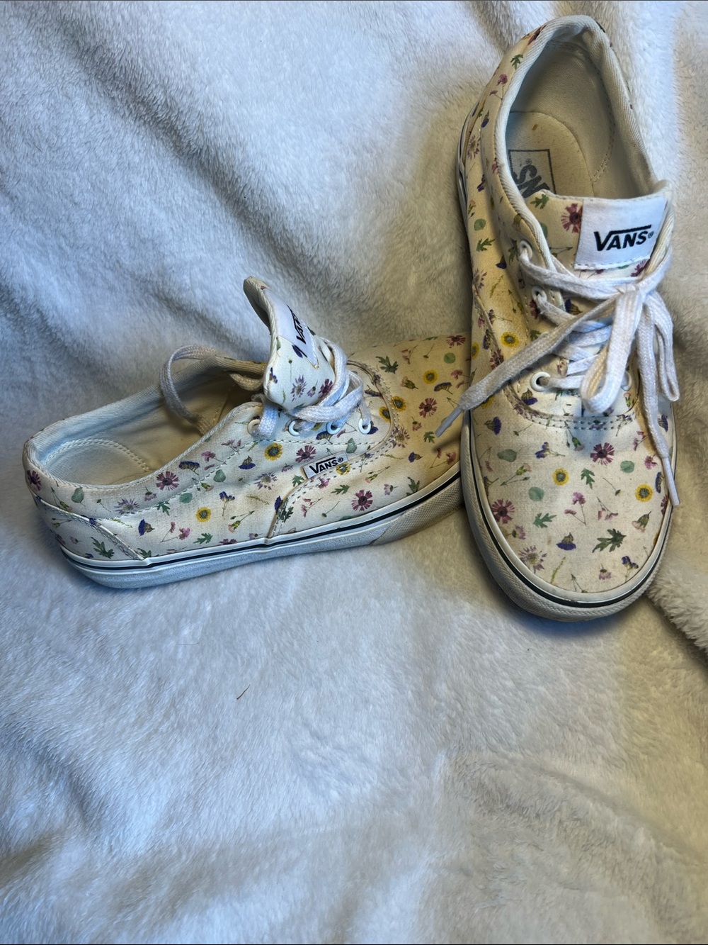Vans Kids White Canvas Sneakers with Multicolor Floral Print